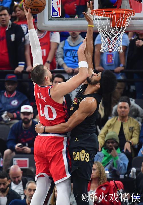 祖巴茨出战33分钟贡献6分13篮板2助攻1盖帽